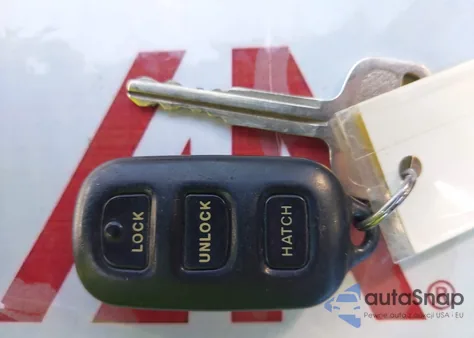 2004 Toyota Matrix Xr z USA, uszkodzony, nr VIN 2T1LR32E54C256868